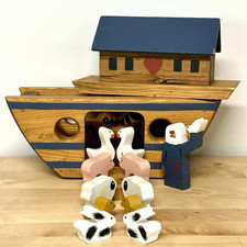 Usado, Brinquedo de madeira vintage artesanal Arca de Noé animais pintados à mão dois por dois Bíblia comprar usado  Enviando para Brazil