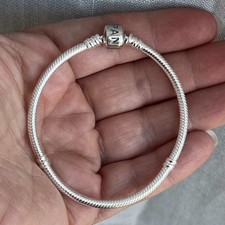Bracciale pandora moments usato  Bari