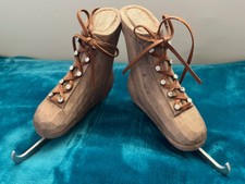 Patins de gelo Seasons of Cannon Falls decoração de Natal madeira esculpida 7,5" x 5,25" comprar usado  Enviando para Brazil