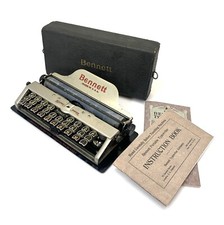 ca.1910 MÁQUINA DE ESCRIBIR MÁS PEQUEÑA Bennett máquina de escribir portátil y extras Harrisburg PA segunda mano  Embacar hacia Mexico