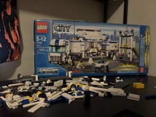 Lego City: Centro de Comando da Polícia (7743) CAIXA INCOMPLETA + Algum Manual comprar usado  Enviando para Brazil