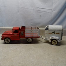 Caminhão de estaca Tonka Farms vintage com reboque de cavalo, vermelho-branco 62-63 comprar usado  Enviando para Brazil