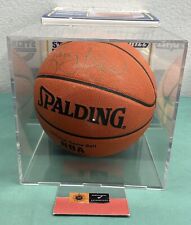 Bola assinada por Larry Bird SPALDING COM CERTIFICADO DE AUTENTICIDADE COM ESTOJO TRANSPARENTE DE BASQUETE comprar usado  Enviando para Brazil