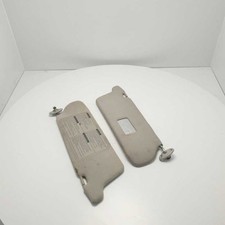 Coppia alette parasole usato Coppia alette parasole usato  Mineo