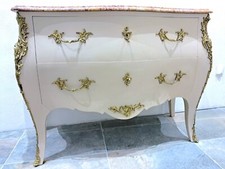 Commode galbée ancienne d'occasion  Mézières-sur-Seine