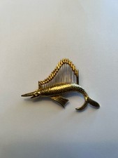 Broche vintage Marlin tom dourado barbatana estilo harpa comprar usado  Enviando para Brazil