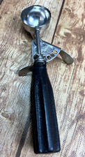 Usado, Colher de sorvete vintage artesanato em terra aço inoxidável 1 1/2" cabo de baquelite preto comprar usado  Enviando para Brazil