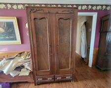 Antique oak armoire d'occasion  Expédié en Belgium