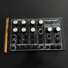Processore moog moogerfooger usato Processore moog moogerfooger usato  Spedire a Italy