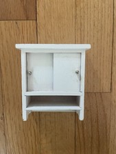 Guarda-roupa de madeira para casa de bonecas, branco, usado comprar usado  Enviando para Brazil