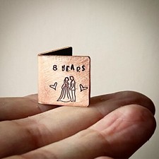Cartão de aniversário de casamento personalizado miniatura 8 ANOS bronze LGBTQ noivo comprar usado  Enviando para Brazil