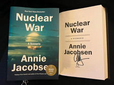 Usado, Annie Jacobsen signed Nuclear War : A Scenario 14th printing hardcover book comprar usado Usado, Annie Jacobsen signed Nuclear War : A Scenario 14th printing hardcover book comprar usado  Enviando para Brazil