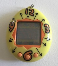 Tamagotchi original jaune d'occasion  Martigues
