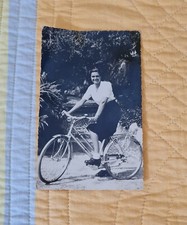 Donna bicicletta d usato  Imperia