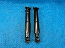 Par de apoios de suspensão traseiros para amortecedor Lexus LX470 RH e LH de 1998 a 03/1999 OEM comprar usado Par de apoios de suspensão traseiros para amortecedor Lexus LX470 RH e LH de 1998 a 03/1999 OEM comprar usado  Enviando para Brazil