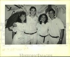 1989 Press Photo convidados na festa McIlhenny Debutante - nob74317 comprar usado 1989 Press Photo convidados na festa McIlhenny Debutante - nob74317 comprar usado  Enviando para Brazil