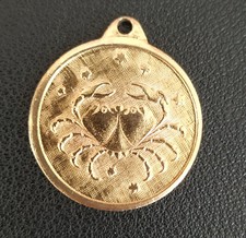 Medaglia ciondolo dorato usato Medaglia ciondolo dorato usato  Genova