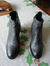Bottines gris foncé d'occasion  Bletterans