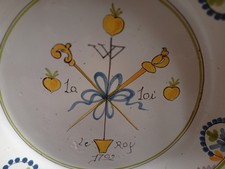 Assiette révolutionnaire styl d'occasion  Fontaine-le-Bourg