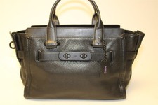 Bolsa tote Coach Swagger preta couro pebbled Carryall Business  comprar usado  Enviando para Brazil