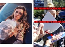 Juno temple signed d'occasion  Expédié en Belgium