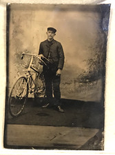 Foto antiga original tipo lata lixa homem com assento alto grande bicicleta comprar usado  Enviando para Brazil