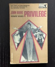 Usado, Privilege  by  John Burke.     Pan Books     1967     Tie-in comprar usado  Enviando para Brazil