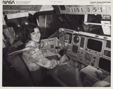 STS Training Judith Resnik Shuttle Cockpit 1980 - Foto original da NASA comprar usado  Enviando para Brazil
