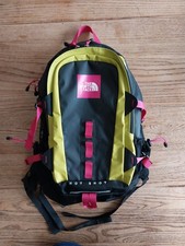 Mochila The North Face Hotshot preta rosa amarela acolchoada bom estado rara  comprar usado Mochila The North Face Hotshot preta rosa amarela acolchoada bom estado rara  comprar usado  Enviando para Brazil