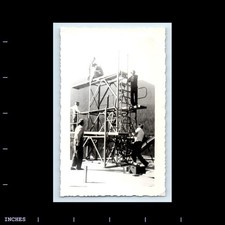 Foto antiga vintage HOMENS ESCALANDO ANDAIMES TRABALHADORES DA CONSTRUÇÃO CIVIL comprar usado  Enviando para Brazil