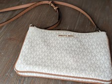 Bolsa de mão Michael Kors jet set baunilha logotipo MK – Autêntica e elegante, usado comprar usado Bolsa de mão Michael Kors jet set baunilha logotipo MK – Autêntica e elegante, usado comprar usado  Enviando para Brazil