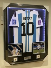 Camiseta Lionel Messi autografada com moldura de LED Argentina Copa do Mundo Beckett comprar usado  Enviando para Brazil