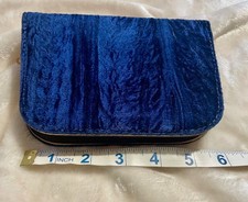 Conjunto de manicure antigo Art Deco 10 peças em veludo esmagado azul com zíper estojo redondo comprar usado Conjunto de manicure antigo Art Deco 10 peças em veludo esmagado azul com zíper estojo redondo comprar usado  Enviando para Brazil