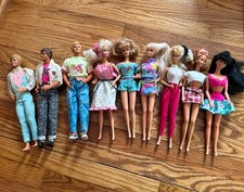 PAQUETE DE SEIS muñecas Barbie Mattel años 60 vintage y TRES muñecas Ken con trajes segunda mano  Embacar hacia Mexico