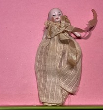 Usado, Boneca alemã antiga rosa toda bisque Hertwig doce bebê casa de bonecas 2,5” vestida comprar usado Usado, Boneca alemã antiga rosa toda bisque Hertwig doce bebê casa de bonecas 2,5” vestida comprar usado  Enviando para Brazil