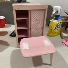 Mobília de boneca Vogue Ginny guarda-roupa rosa portas de correr personalizadas 1955 e mesa quebrada comprar usado  Enviando para Brazil
