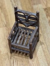 Adorável cadeira de boneca de madeira feita à mão 5x5x10”, coração, fazenda, americana, em excelente estado usado comprar usado  Enviando para Brazil