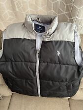 Polo Assn dos EUA.  Colete acolchoado Ralph Lauren tamanho G preto e cinza comprar usado  Enviando para Brazil