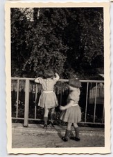 Portrait children playing d'occasion  Expédié en Belgium