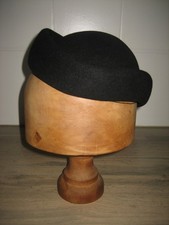 Ancien chapeau fantaisie d'occasion  Neuville-aux-Bois