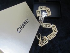 Boite chanel dorée d'occasion  Èze