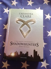 Cassandra clare shadowhunters usato  Italia