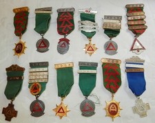 12 x MEDALHA DE CONDUÇÃO SEGURA ANTIGA + BARRAS DE VÁRIOS ANOS - LOTE DE TRABALHO comprar usado  Enviando para Brazil