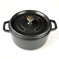 Staub cocotte matte d'occasion  Expédié en Belgium