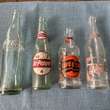 4 garrafas de bebidas vintage Dr. Pepper, Sweetie, Pepsi-Cola, Coca-Cola comprar usado  Enviando para Brazil
