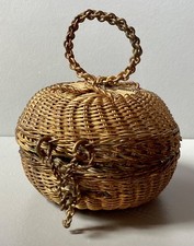 Jolie petite boite d'occasion  Puy-l'Évêque