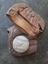 Alte baseballhandschuhe ball gebraucht kaufen Alte baseballhandschuhe ball gebraucht kaufen  Bad Kissingen