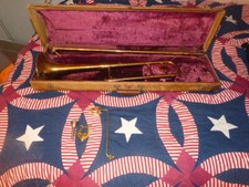 TROMBONE E ESTOJO VINTAGE LIBERTY ELKHART IND EUA 328 comprar usado  Enviando para Brazil