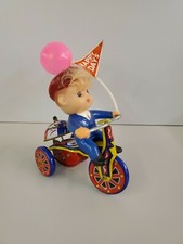 Antigo 1960’s SU Boy In Suit On Tricycle HAPPY DAYS bandeira balão brinquedo de corda FUNCIONA! comprar usado  Enviando para Brazil