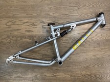 Quadro de mountain bike Caloi FS Elite suspensão total 26” vintage década de 1990 comprar usado Quadro de mountain bike Caloi FS Elite suspensão total 26” vintage década de 1990 comprar usado  Enviando para Brazil